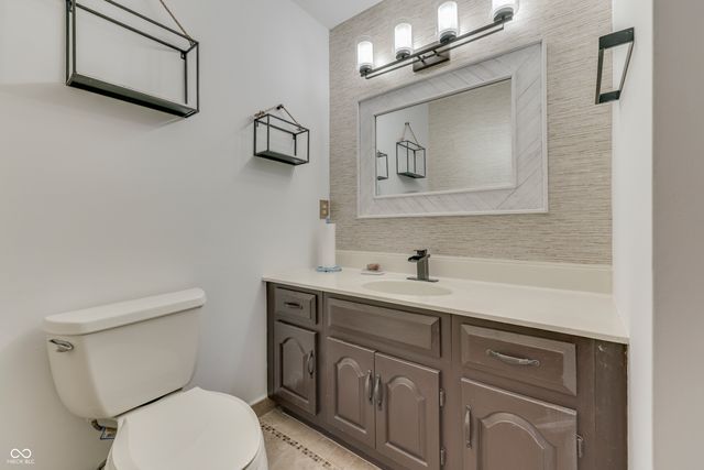 245 Fairway Court, Franklin, IN 46131