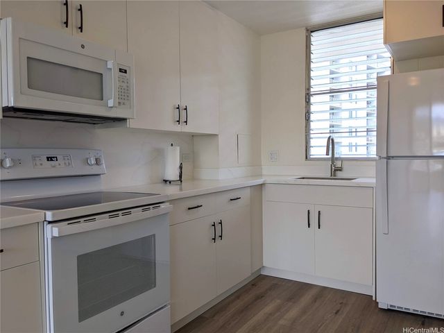 1160 Ala Napunani Street 702, Honolulu, HI 96818