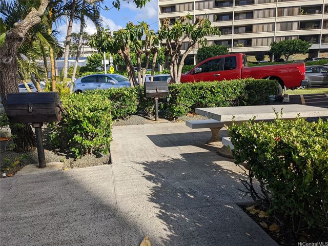 1160 Ala Napunani Street 702, Honolulu, HI 96818