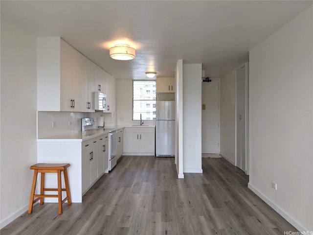 1160 Ala Napunani Street 702, Honolulu, HI 96818