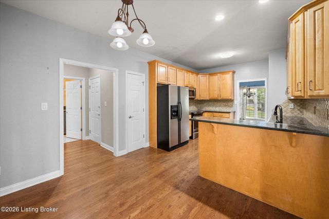 4809 Cedar Forest Pl, Louisville, KY 40245