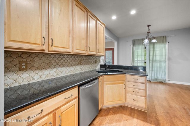 4809 Cedar Forest Pl, Louisville, KY 40245