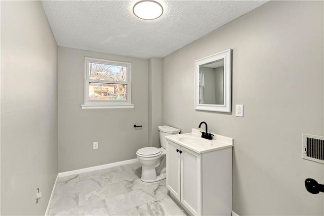 6506 N Delta Avenue, Kansas City, MO 64151