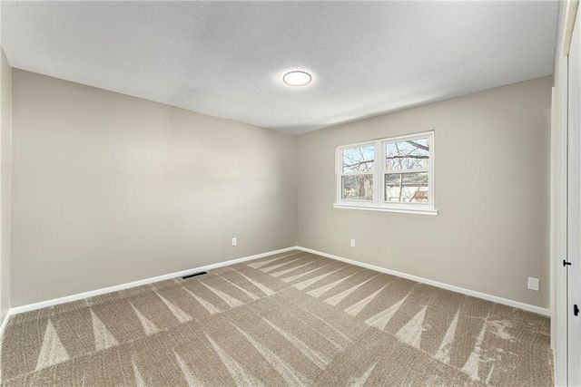 6506 N Delta Avenue, Kansas City, MO 64151