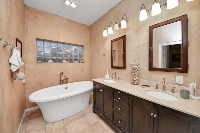 722 Chevy Chase Circle, Sugar Land, TX 77478