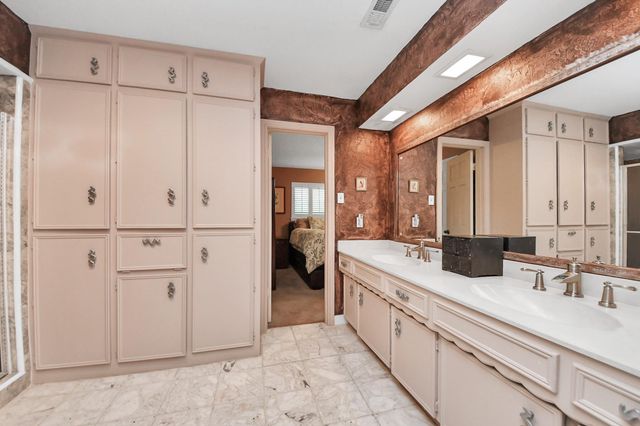 722 Chevy Chase Circle, Sugar Land, TX 77478