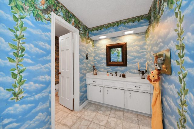 722 Chevy Chase Circle, Sugar Land, TX 77478