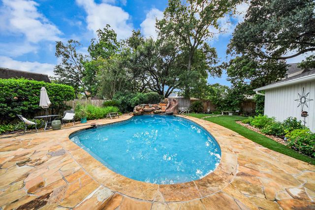 722 Chevy Chase Circle, Sugar Land, TX 77478