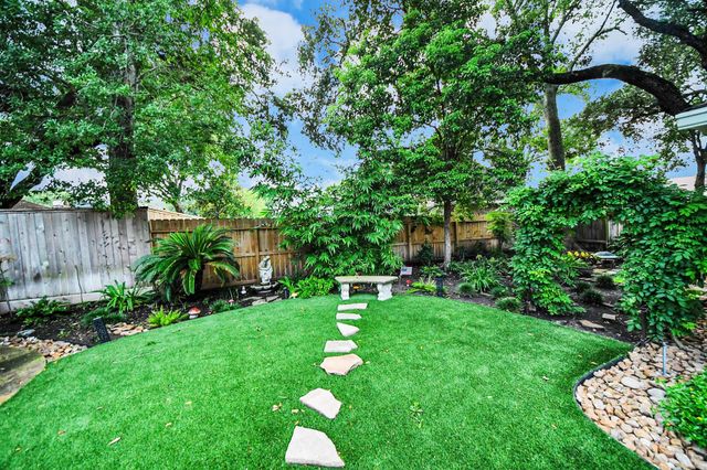 722 Chevy Chase Circle, Sugar Land, TX 77478