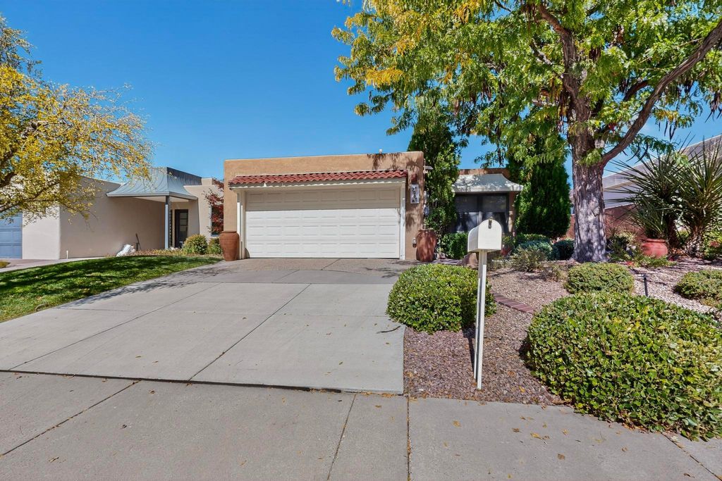 9515 Village Green Drive NE, Albuquerque, NM 87111