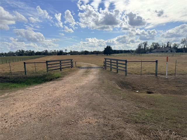 1300 State Highway 71 Highway, Columbus, TX 78933