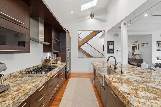340 12th AVE S 6, Naples, FL 34102