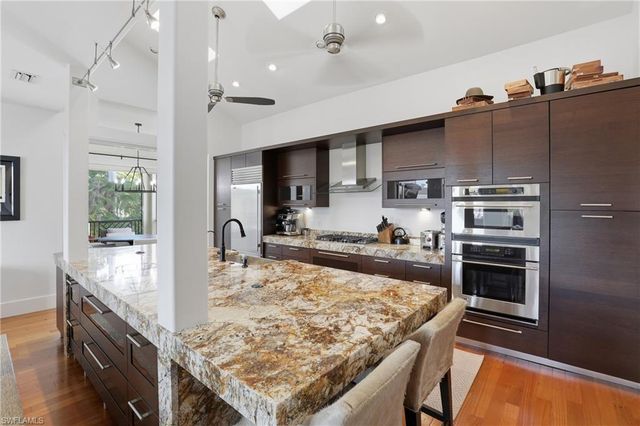 340 12th AVE S 6, Naples, FL 34102