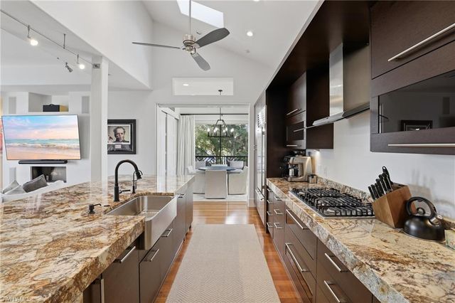 340 12th AVE S 6, Naples, FL 34102