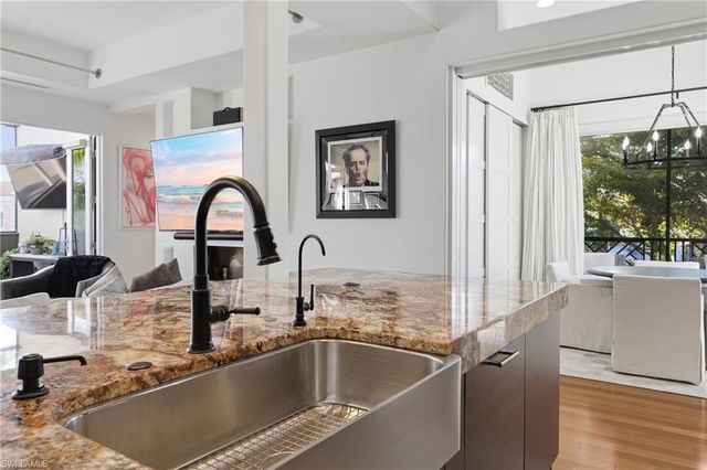 340 12th AVE S 6, Naples, FL 34102