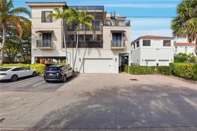 340 12th AVE S 6, Naples, FL 34102
