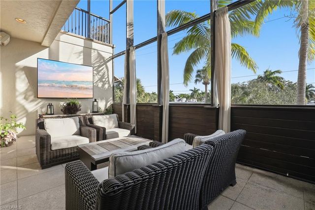 340 12th AVE S 6, Naples, FL 34102