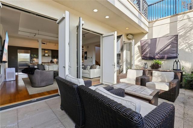 340 12th AVE S 6, Naples, FL 34102