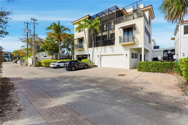 340 12th AVE S 6, Naples, FL 34102