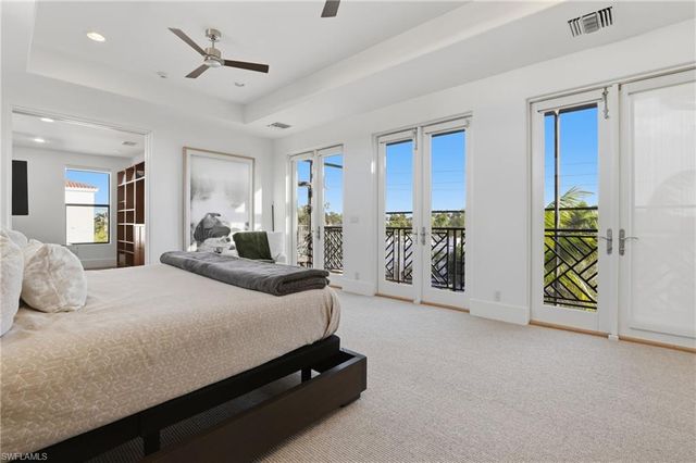 340 12th AVE S 6, Naples, FL 34102