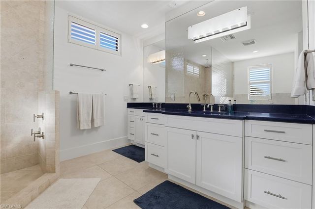 340 12th AVE S 6, Naples, FL 34102