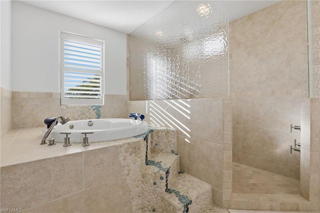 340 12th AVE S 6, Naples, FL 34102