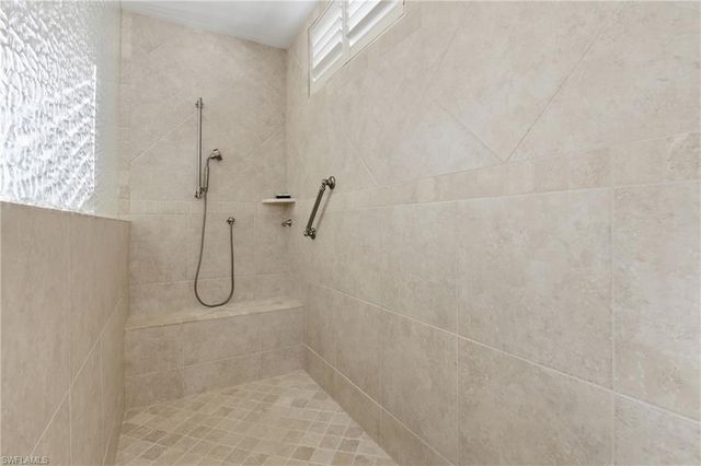 340 12th AVE S 6, Naples, FL 34102