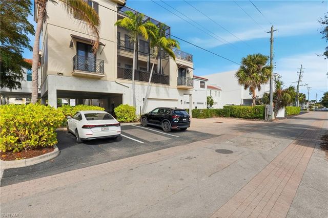 340 12th AVE S 6, Naples, FL 34102