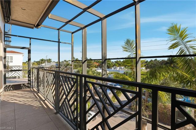 340 12th AVE S 6, Naples, FL 34102