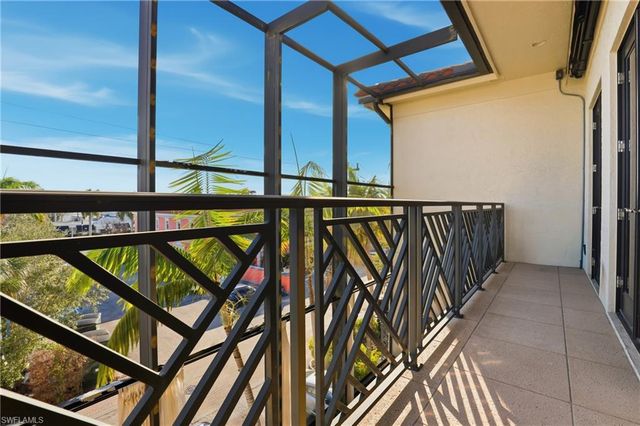 340 12th AVE S 6, Naples, FL 34102