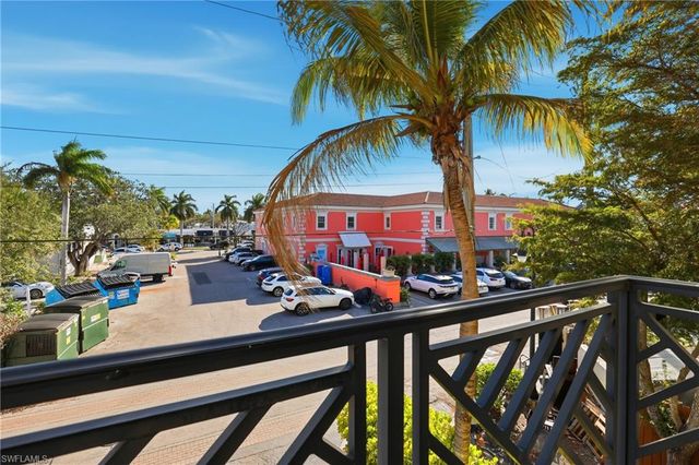 340 12th AVE S 6, Naples, FL 34102