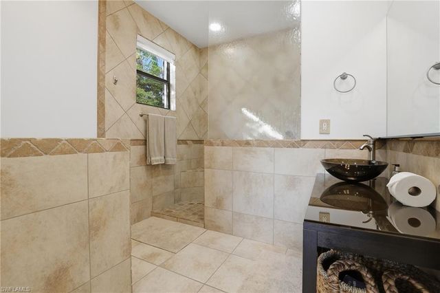 340 12th AVE S 6, Naples, FL 34102
