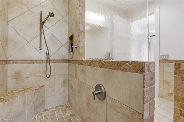340 12th AVE S 6, Naples, FL 34102
