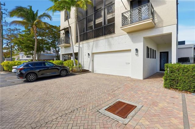 340 12th AVE S 6, Naples, FL 34102