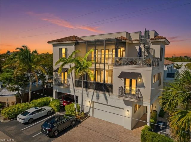 340 12th AVE S 6, Naples, FL 34102