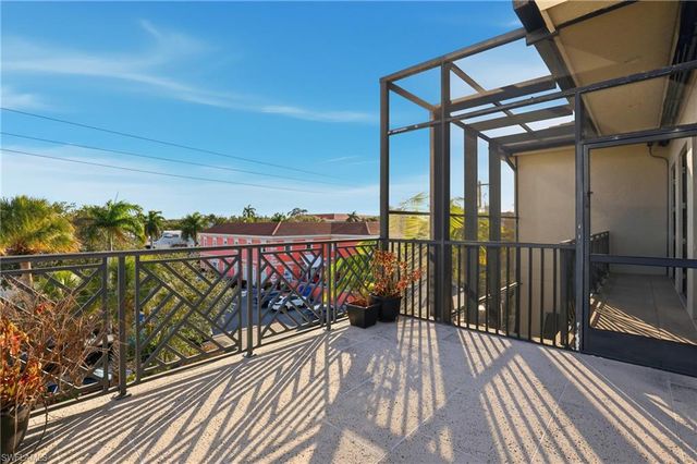340 12th AVE S 6, Naples, FL 34102