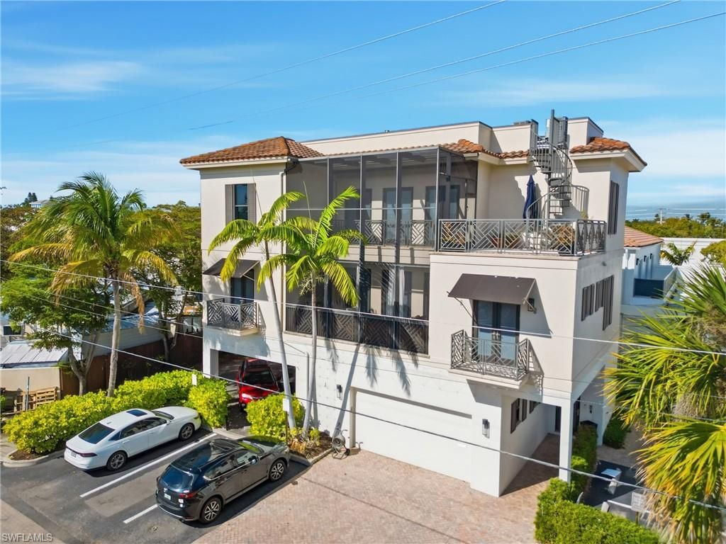 340 12th AVE S 6, Naples, FL 34102