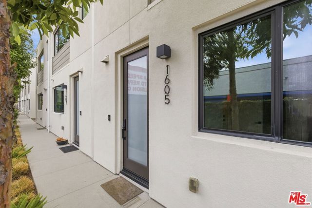 1605 N Arla Way, Los Angeles, CA 90041