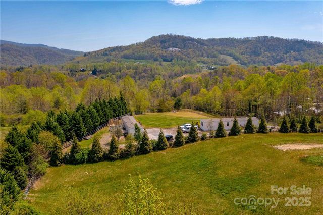 164 Baby Jane Lane, Hendersonville, NC 28792