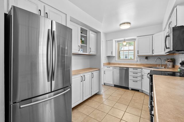 917 Roseland Avenue, Kalamazoo City, MI 49001