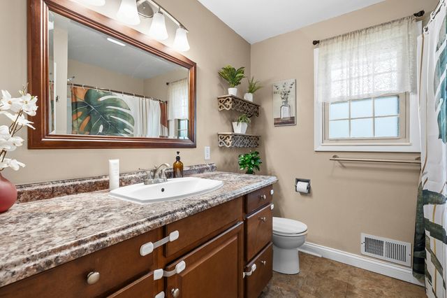 917 Roseland Avenue, Kalamazoo City, MI 49001