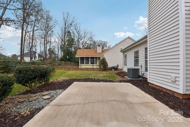 121 Ashford Hollow Lane, Mooresville, NC 28117