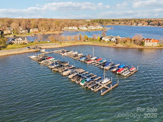 121 Ashford Hollow Lane, Mooresville, NC 28117