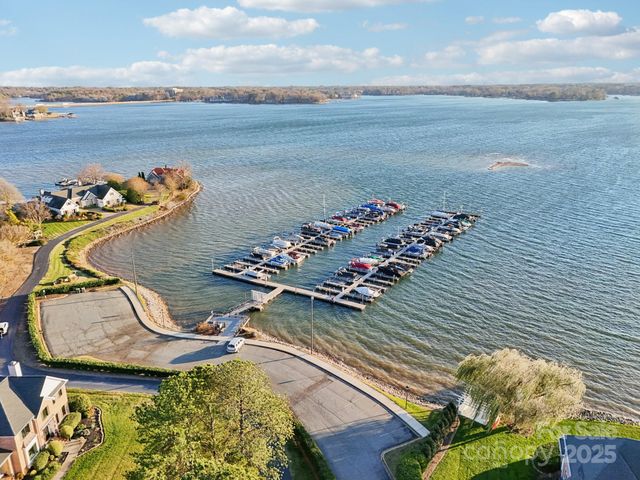 121 Ashford Hollow Lane, Mooresville, NC 28117