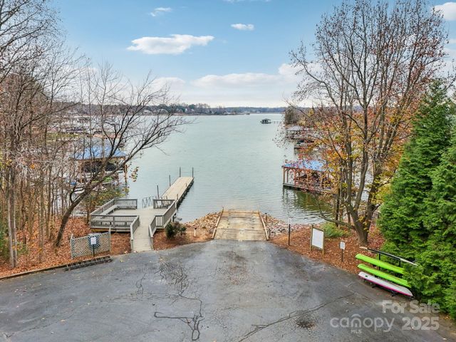 121 Ashford Hollow Lane, Mooresville, NC 28117