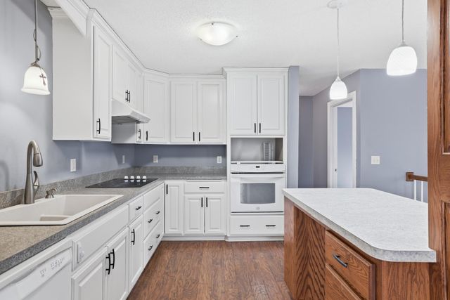 1633 W 140th Street, Burnsville, MN 55337