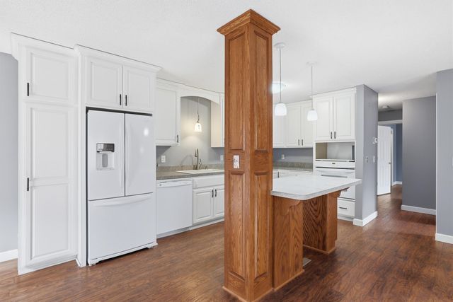 1633 W 140th Street, Burnsville, MN 55337