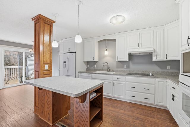 1633 W 140th Street, Burnsville, MN 55337