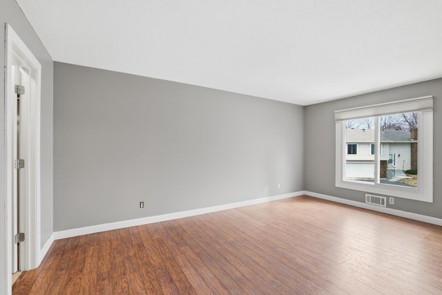 1633 W 140th Street, Burnsville, MN 55337