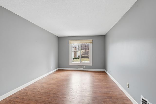 1633 W 140th Street, Burnsville, MN 55337